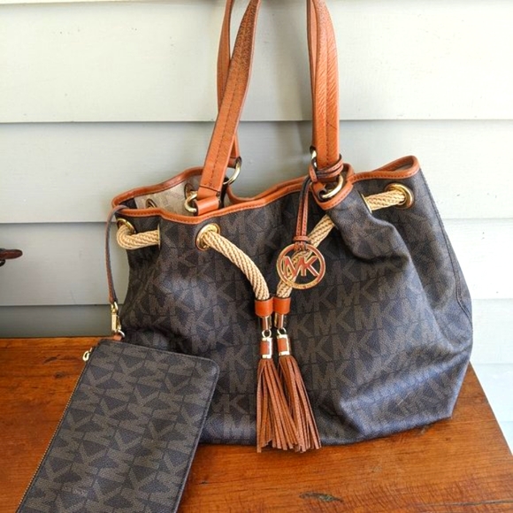 Mikel kors Handbags - Michael Kors Shoulder Bag
